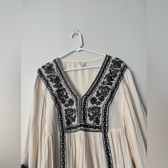 Venus cream/black floral embroidered Sz S - Picture 4 of 9